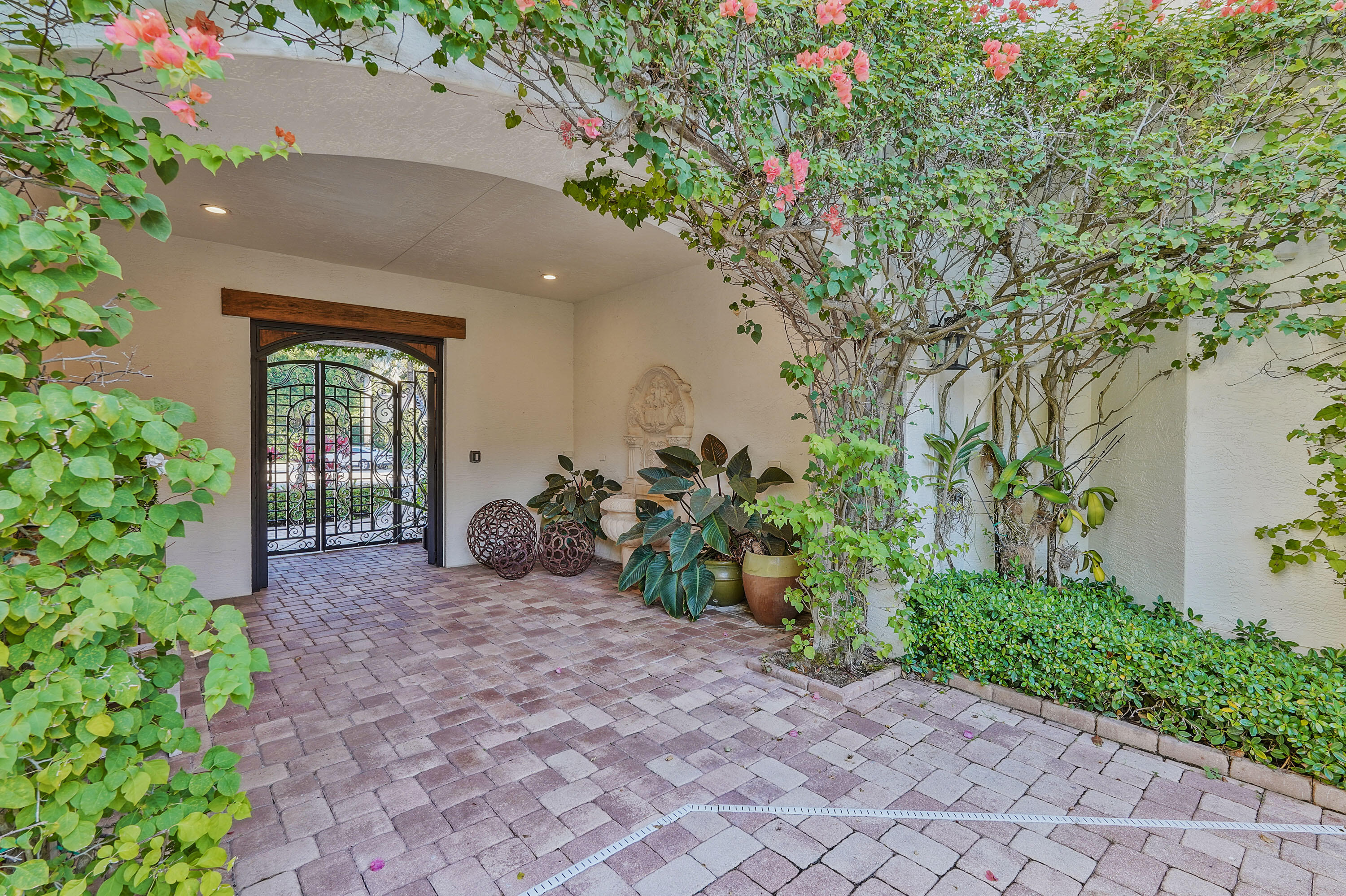 MIZNER ESTATES OF PALM BEACH POLO & COUNTRY CLUB W - Residential