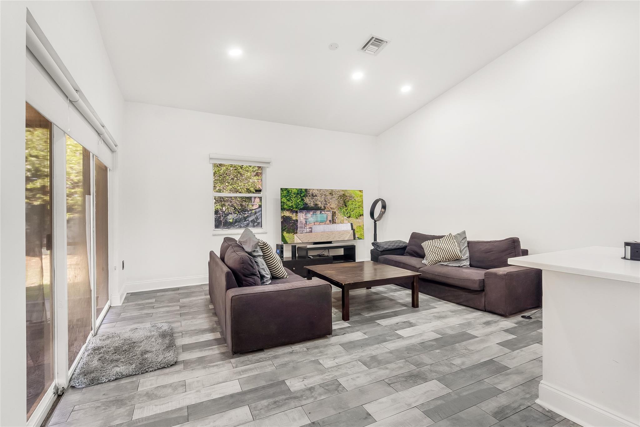 Avalon 160-4 B - Residential