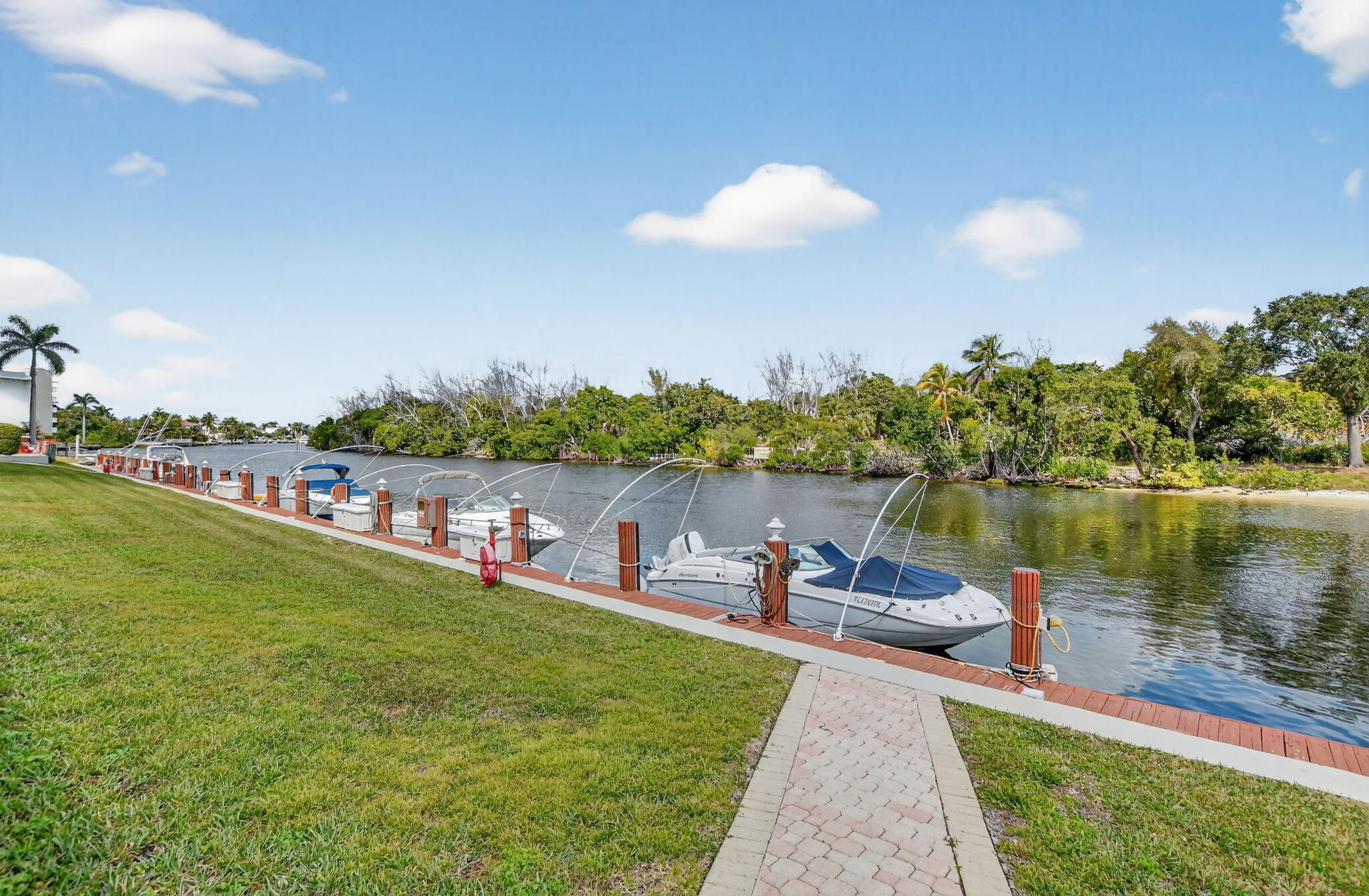 HILLSBORO LANDINGS CONDO NO ONE - Residential