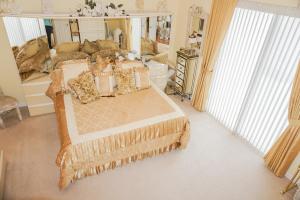 VILLAGEWALK - Residential