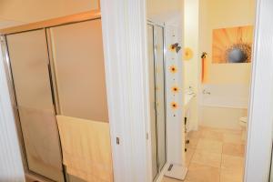 VILLAGEWALK - Residential