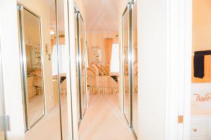 VILLAGEWALK - Residential