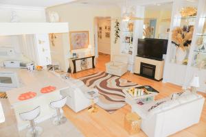 VILLAGEWALK - Residential