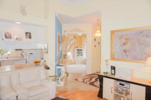 VILLAGEWALK - Residential