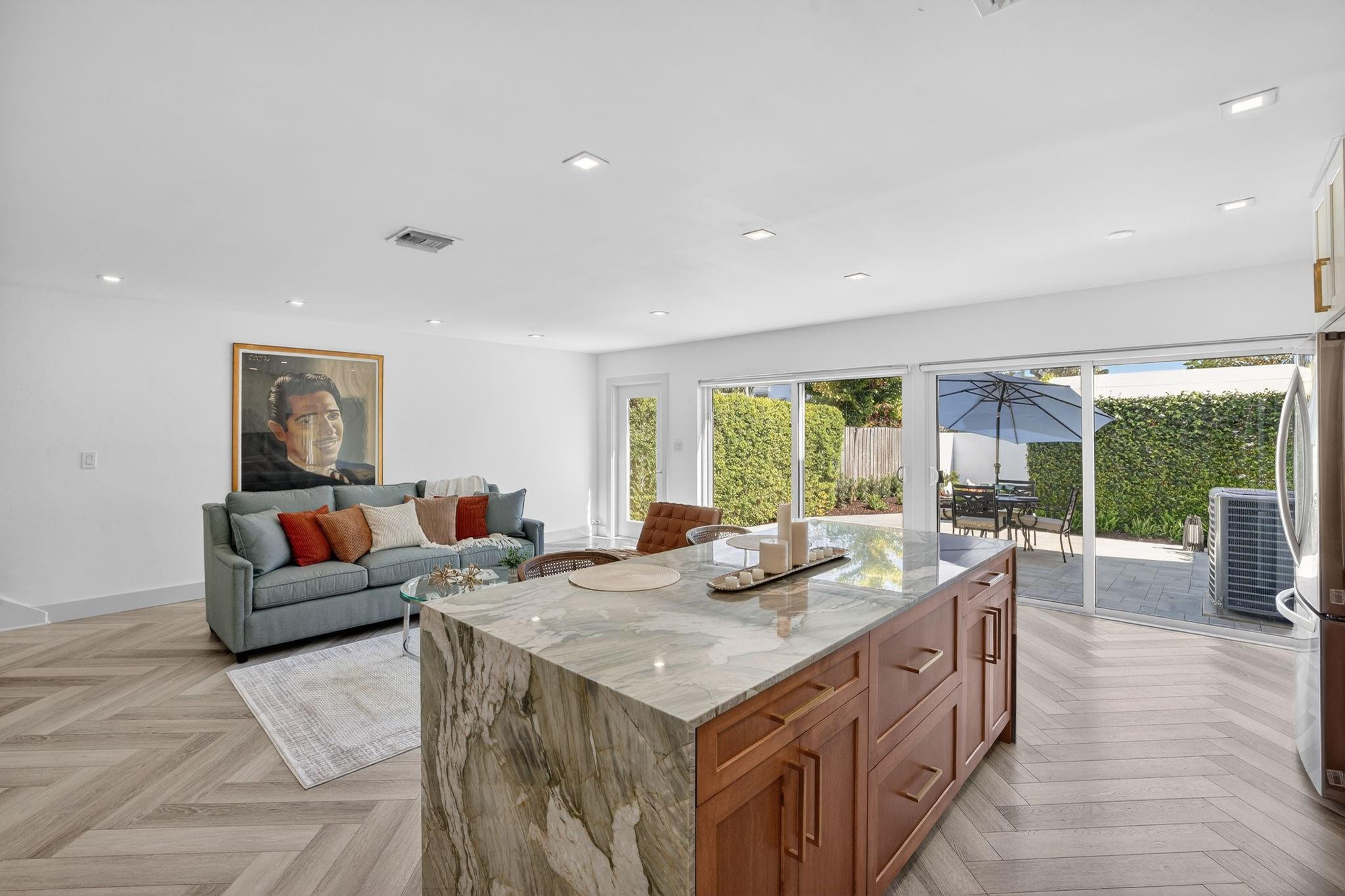 Townhouse Isle - Residential