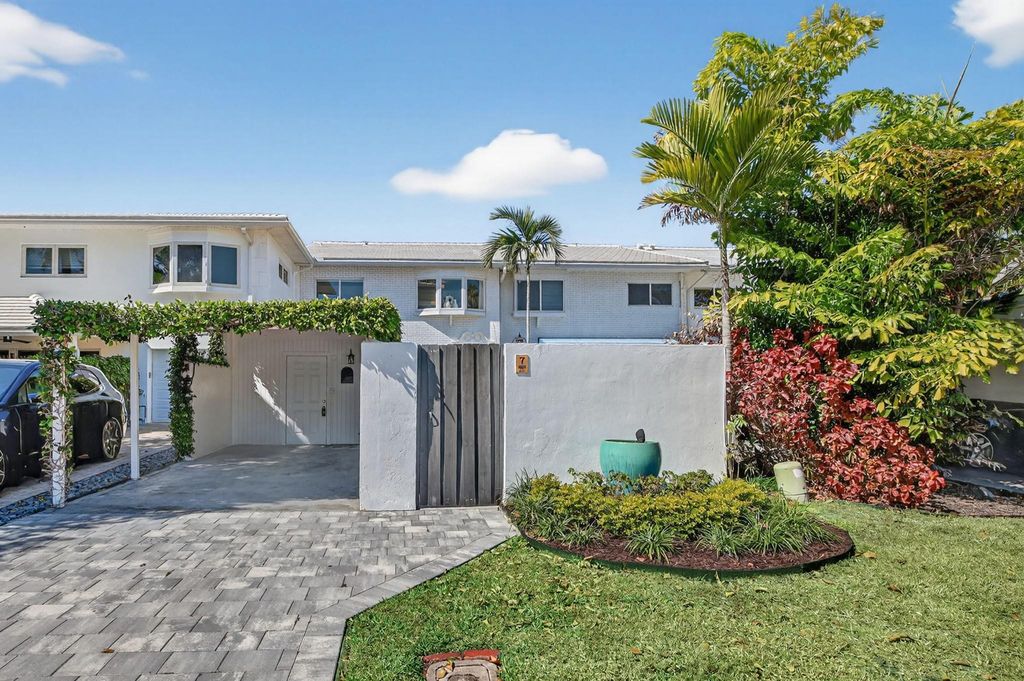 Photo of 7 Coventry Way #7, Wilton Manors, FL 33305 (MLS # F10546680)