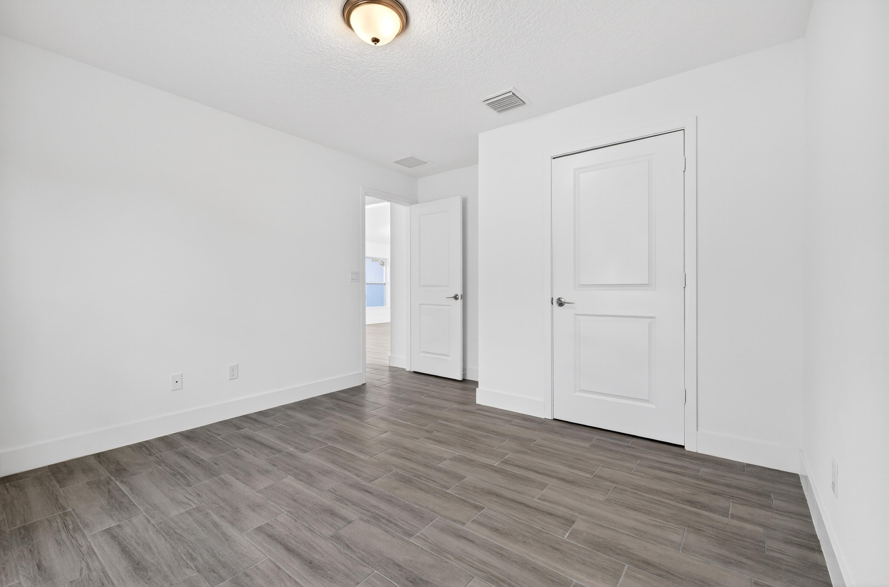 VERO LAKE ESTATES UNIT R - Residential