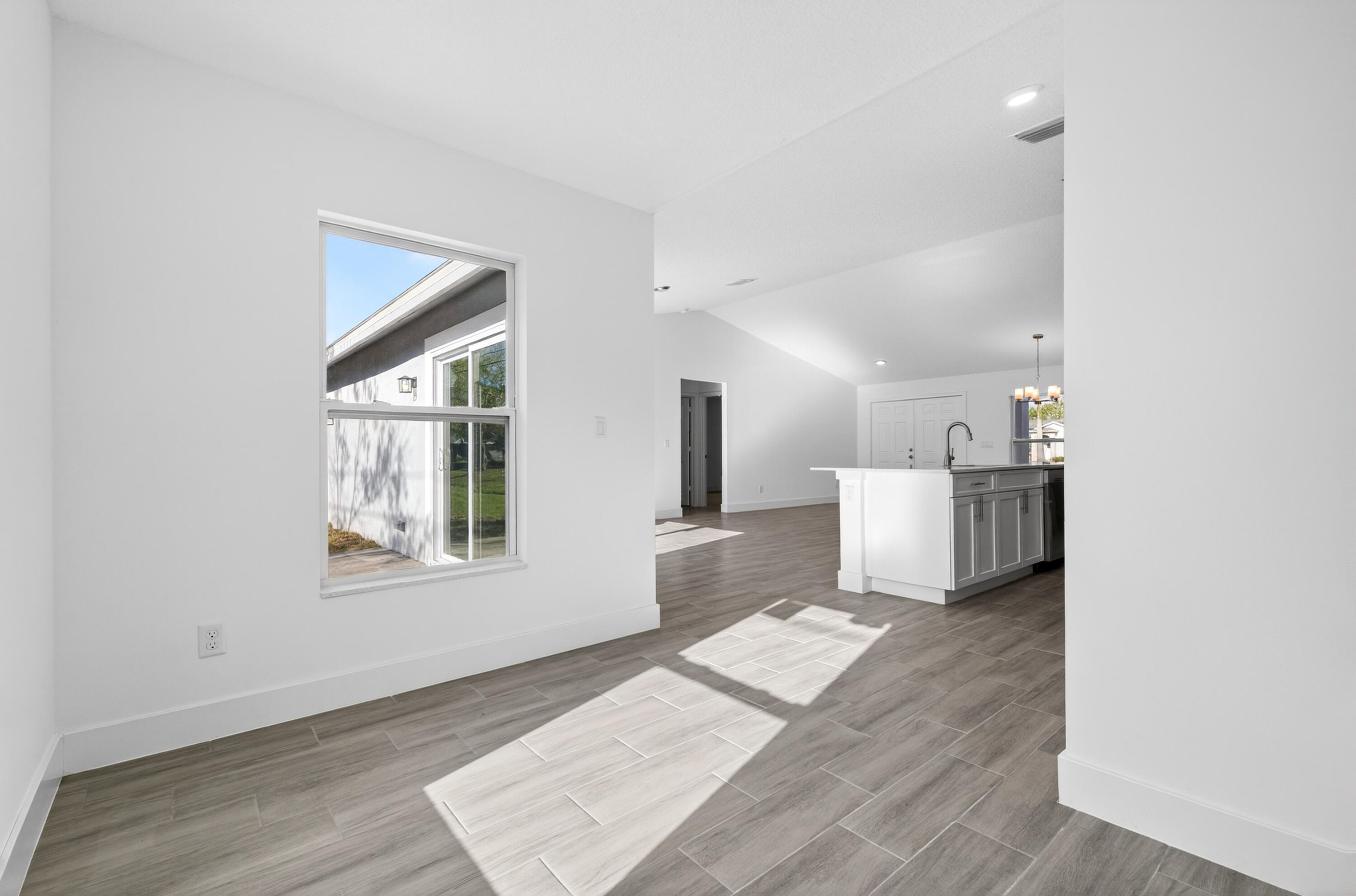 VERO LAKE ESTATES UNIT R - Residential