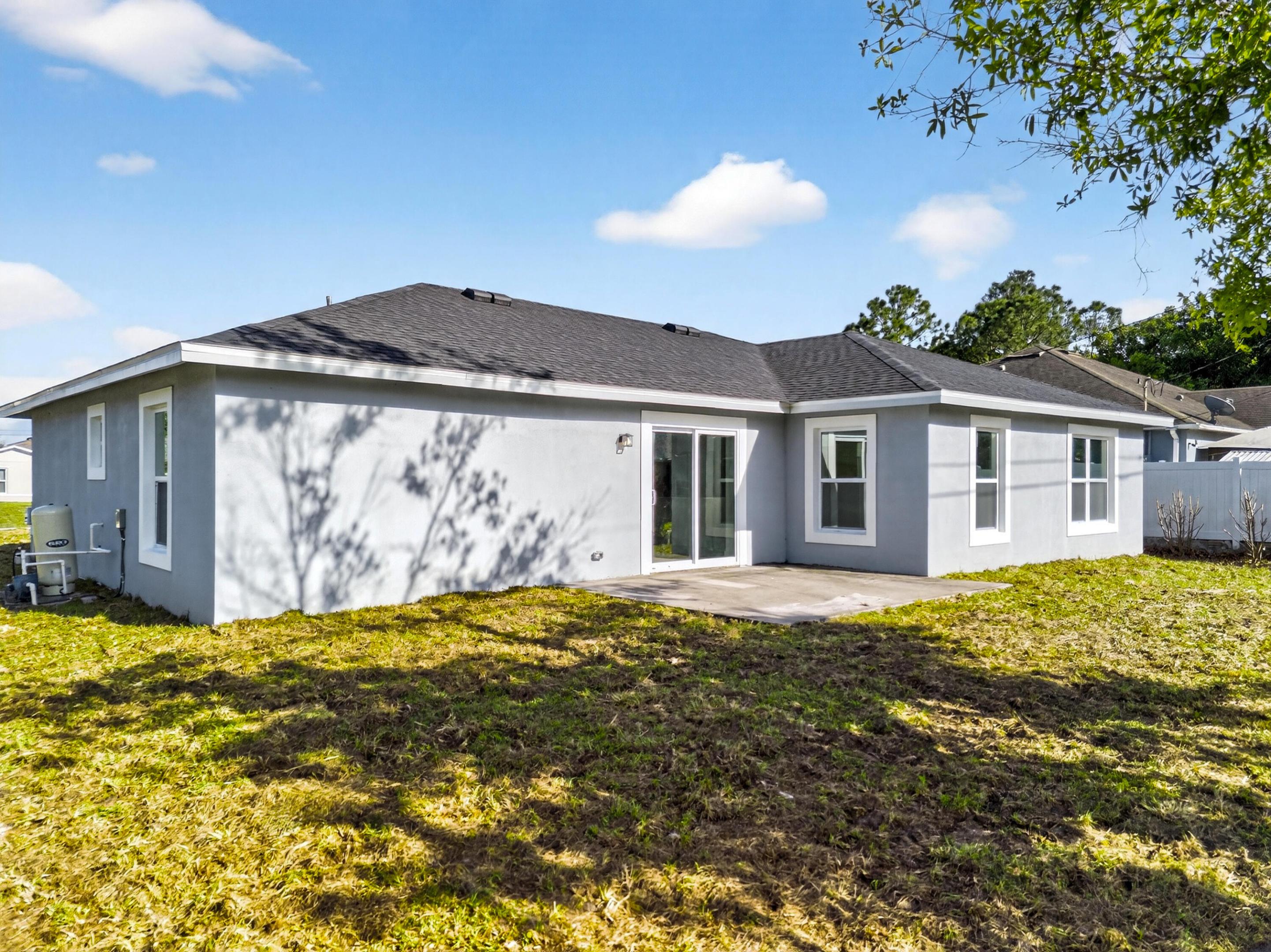 VERO LAKE ESTATES UNIT R - Residential