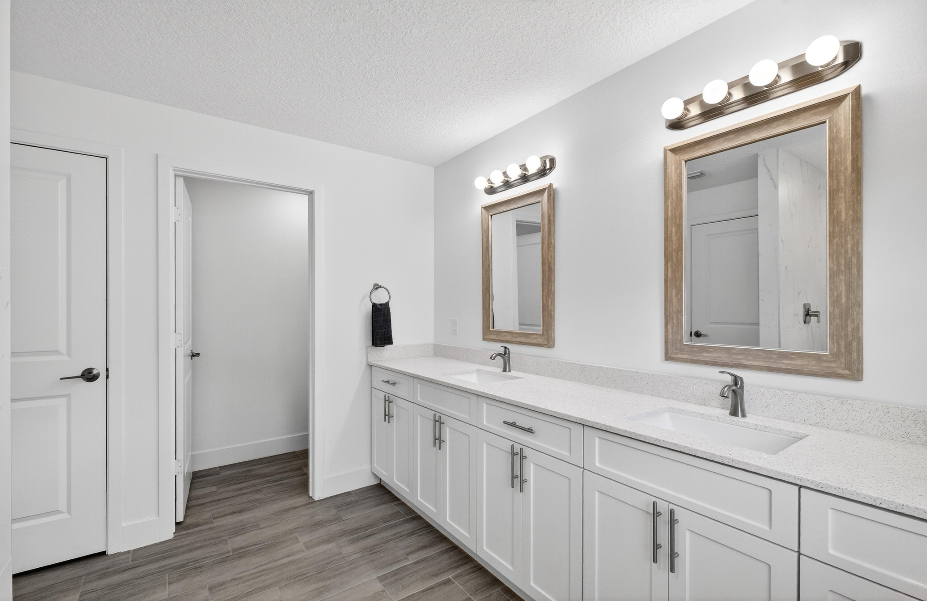 VERO LAKE ESTATES UNIT R - Residential