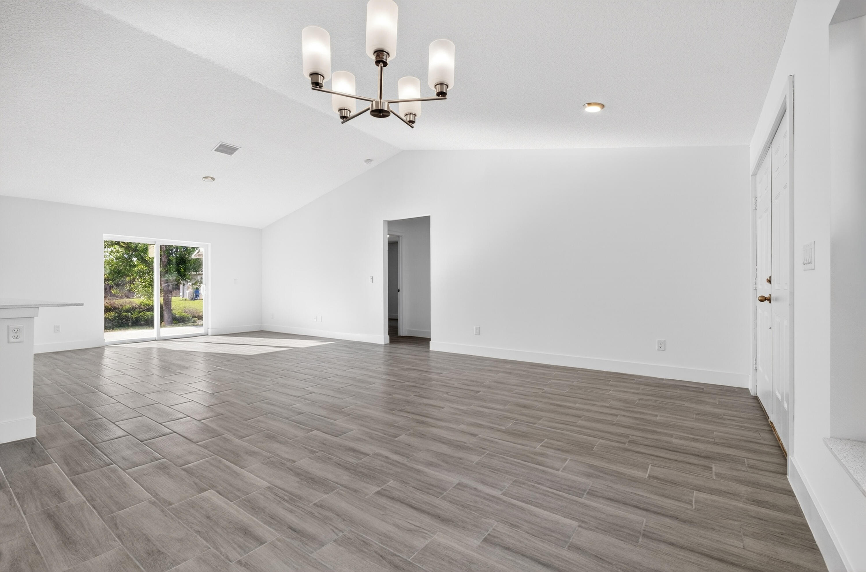 VERO LAKE ESTATES UNIT R - Residential