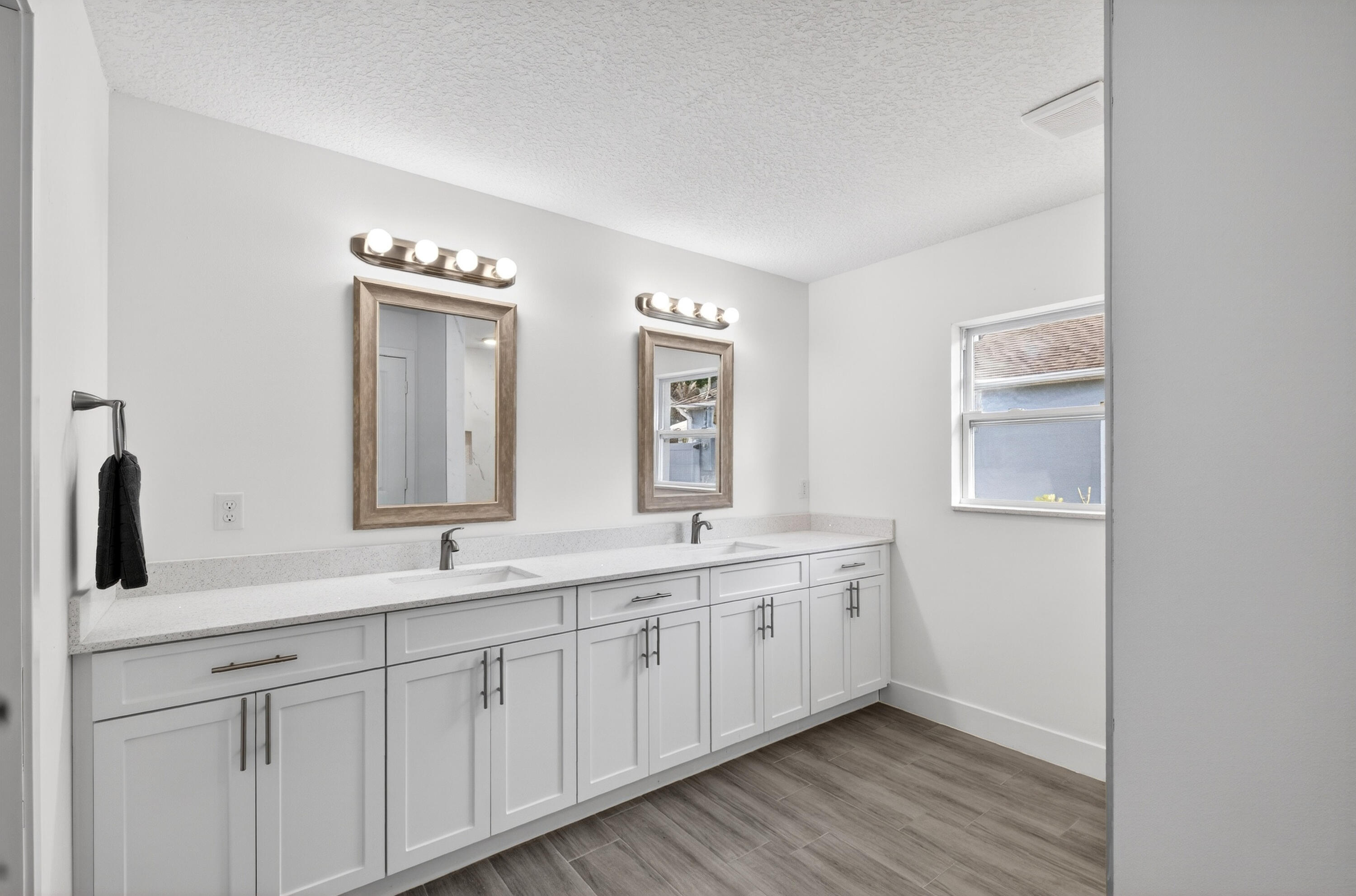 VERO LAKE ESTATES UNIT R - Residential