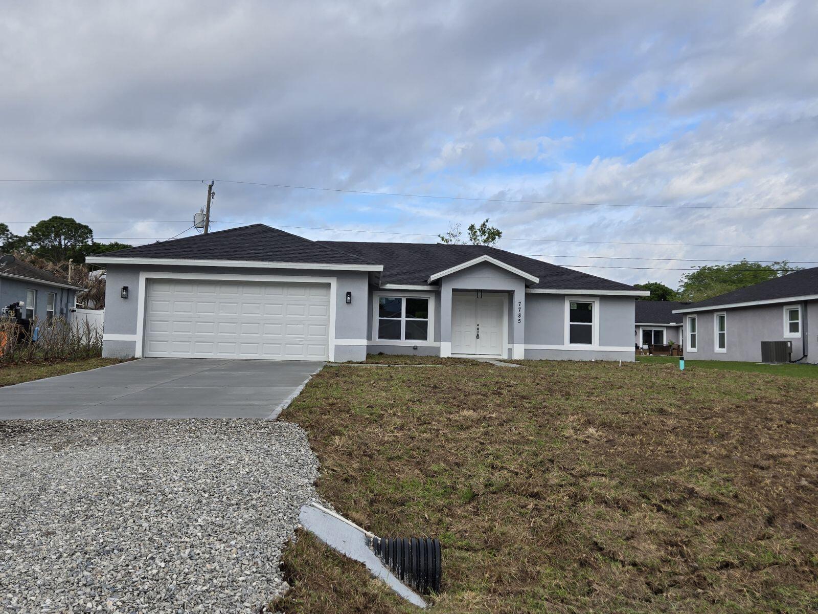 VERO LAKE ESTATES UNIT R - Residential