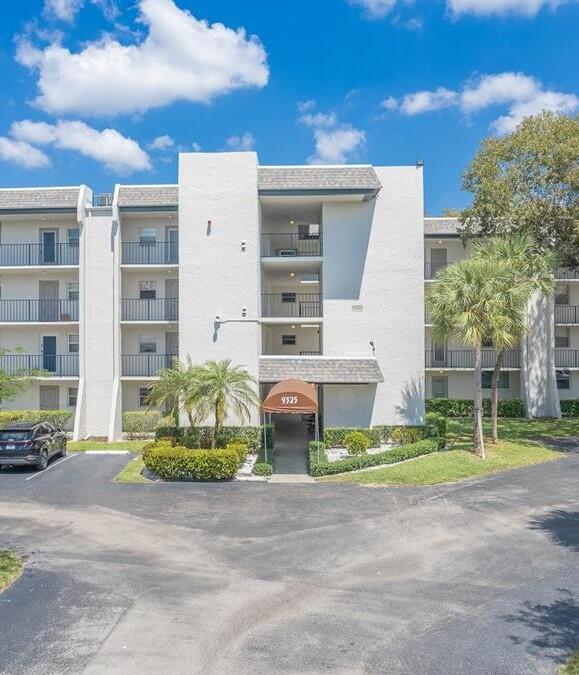 Photo of 9325 Lagoon Place, Davie, FL 33324 (MLS # B26069613)