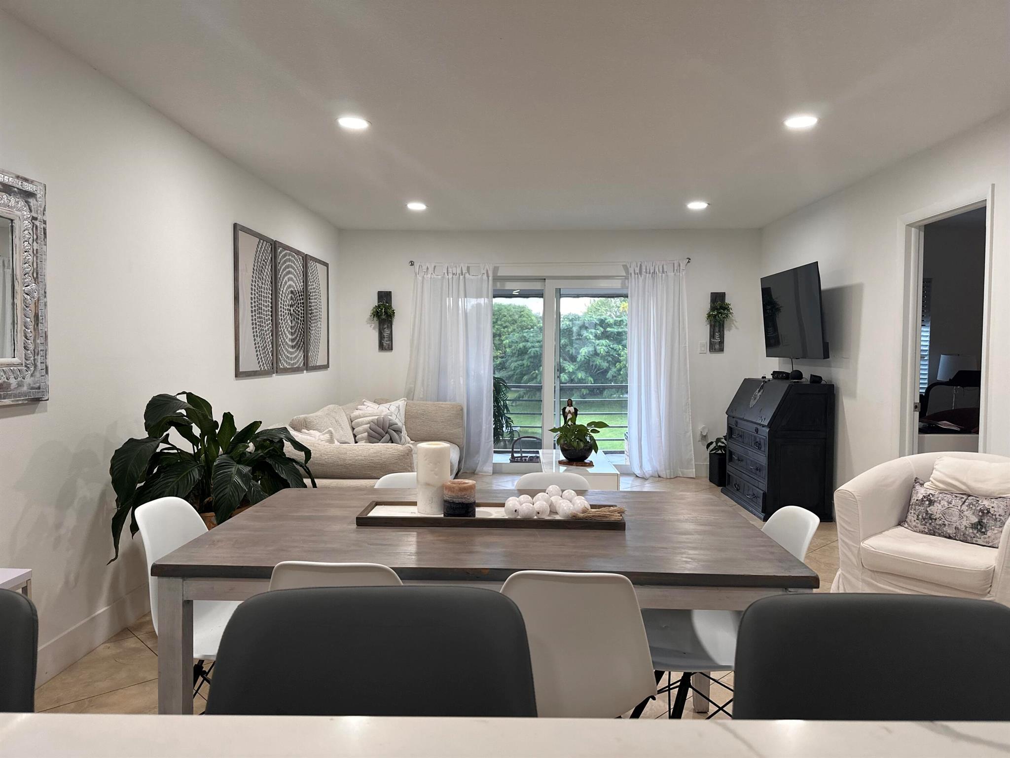 LAGO DEL REY CONDO - Residential