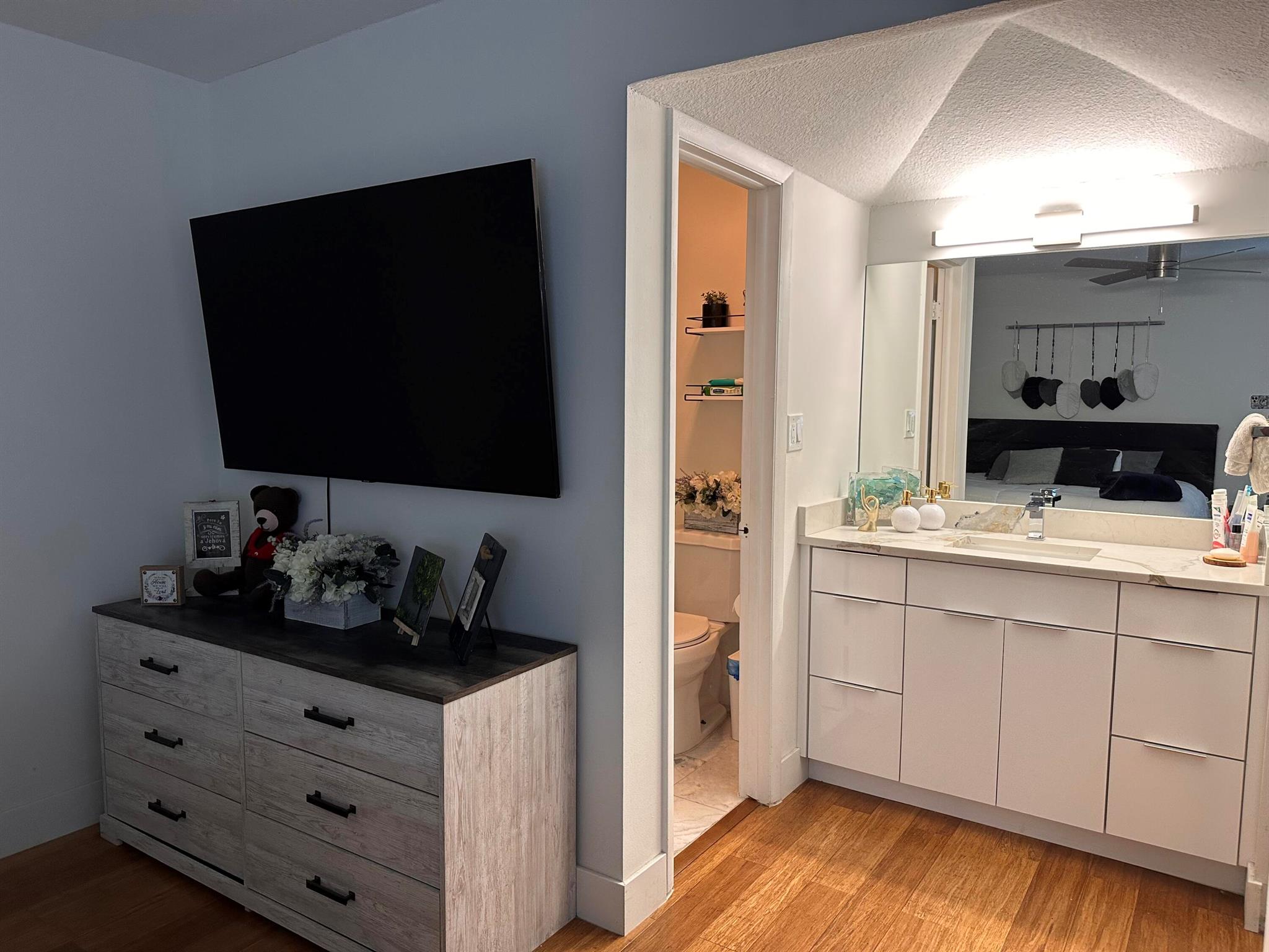 LAGO DEL REY CONDO - Residential