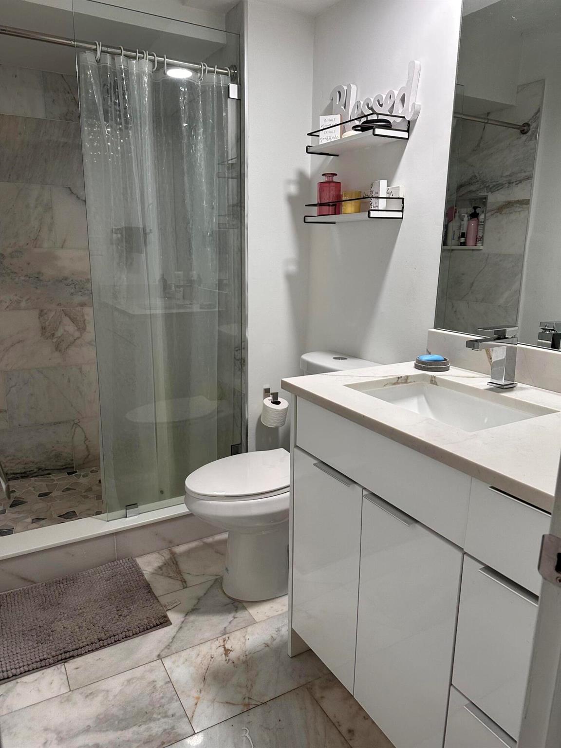 LAGO DEL REY CONDO - Residential