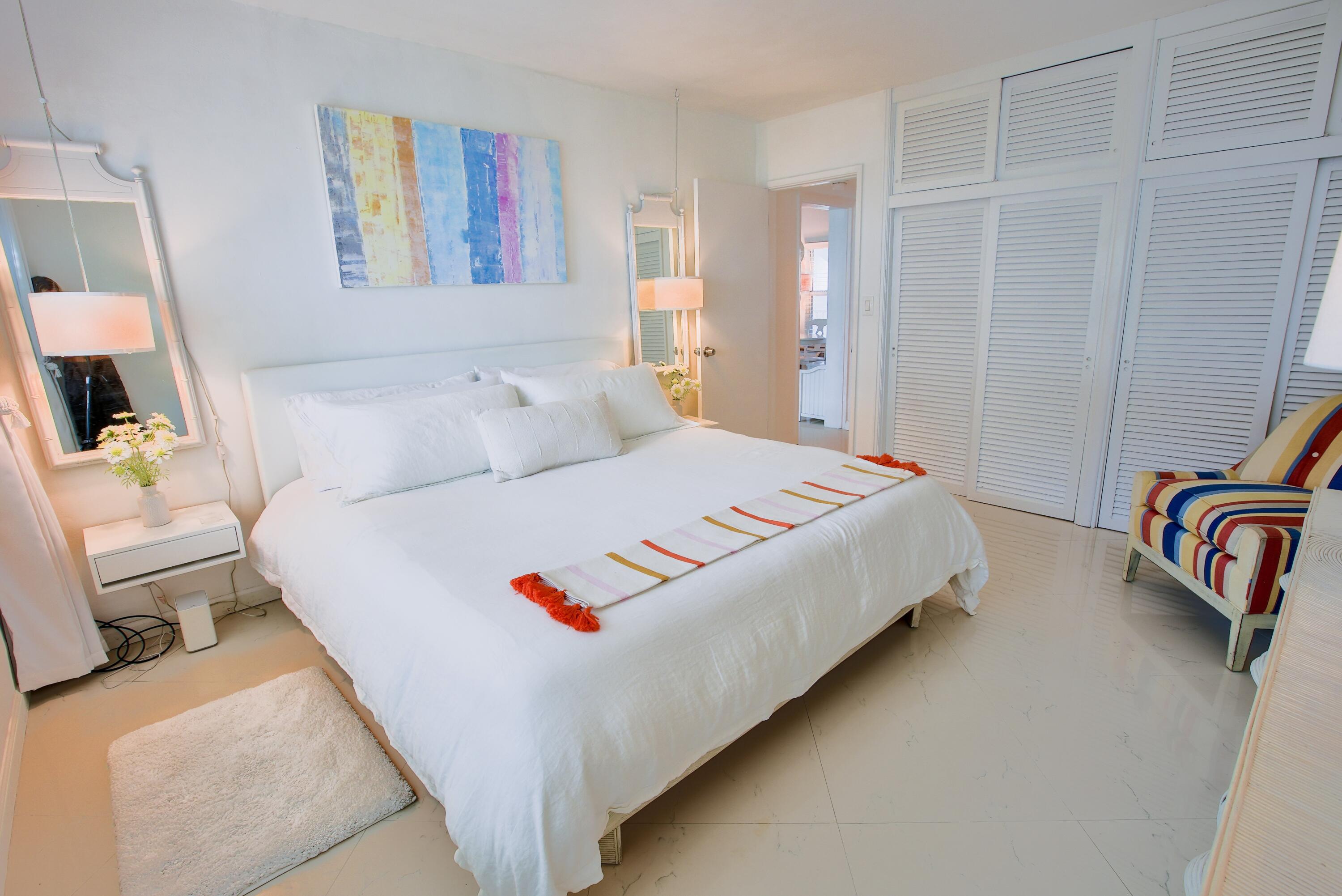 1043 Hillsboro Mile 18c