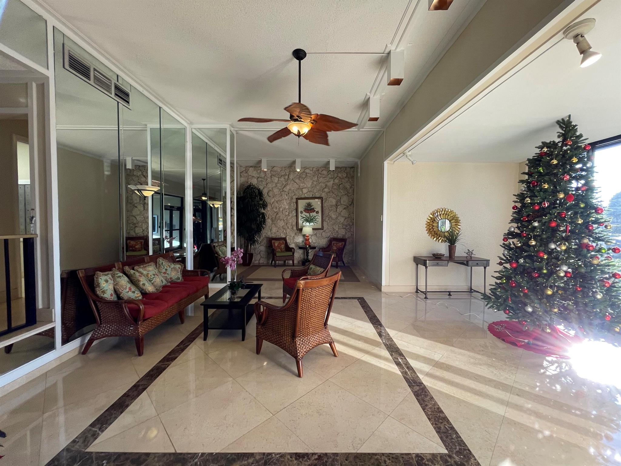 PALM BEACH HOUSE CONDO - Residential Lease