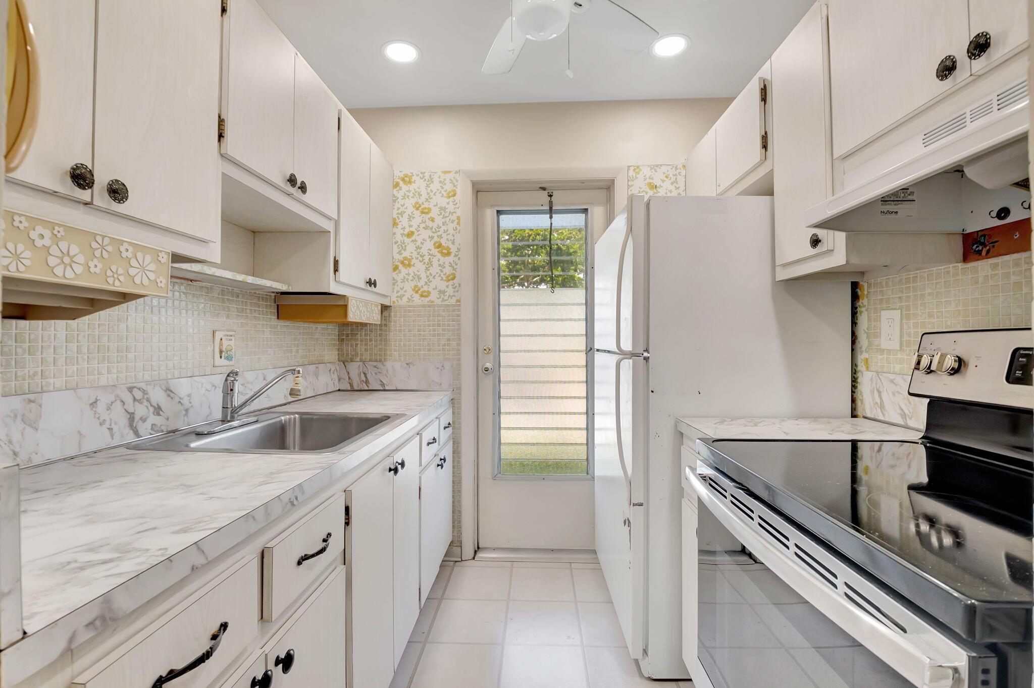 View photos, virtual tours, details... 1112 Lake Terrace 111