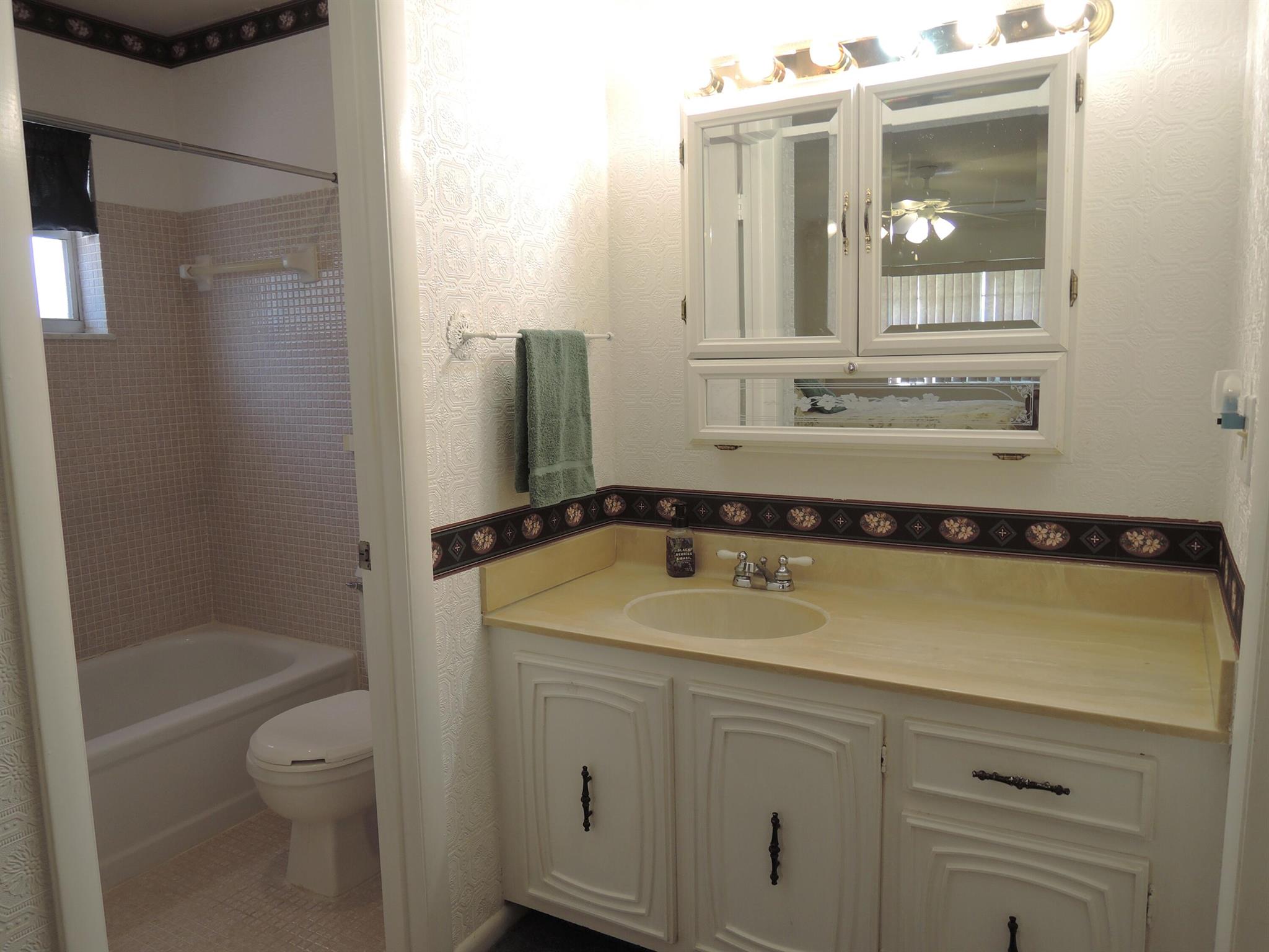 Fort Pierce, Florida 34982, United States, 2 Bedrooms Bedrooms, ,2 BathroomsBathrooms,Residential,Active,209582