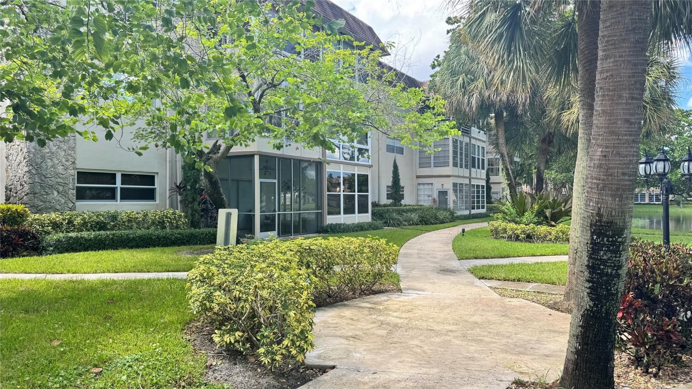 HAWAIIAN GARDENS IV - Residential