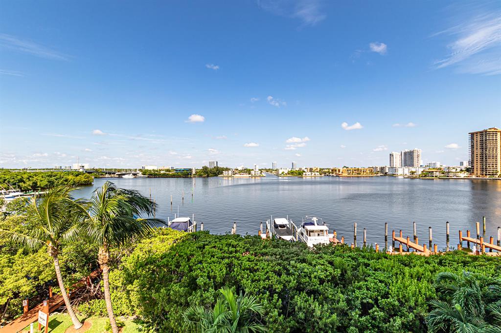 GOLDEN BAY CLUB CONDO - Residential