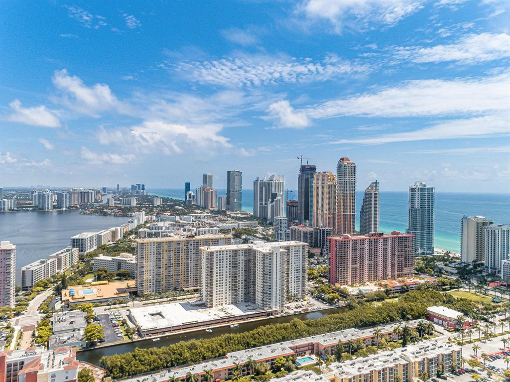 GOLDEN BAY CLUB CONDO - Residential