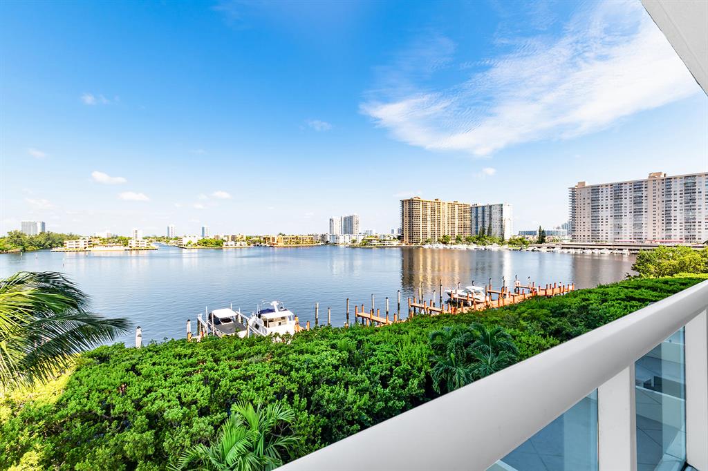 GOLDEN BAY CLUB CONDO - Residential