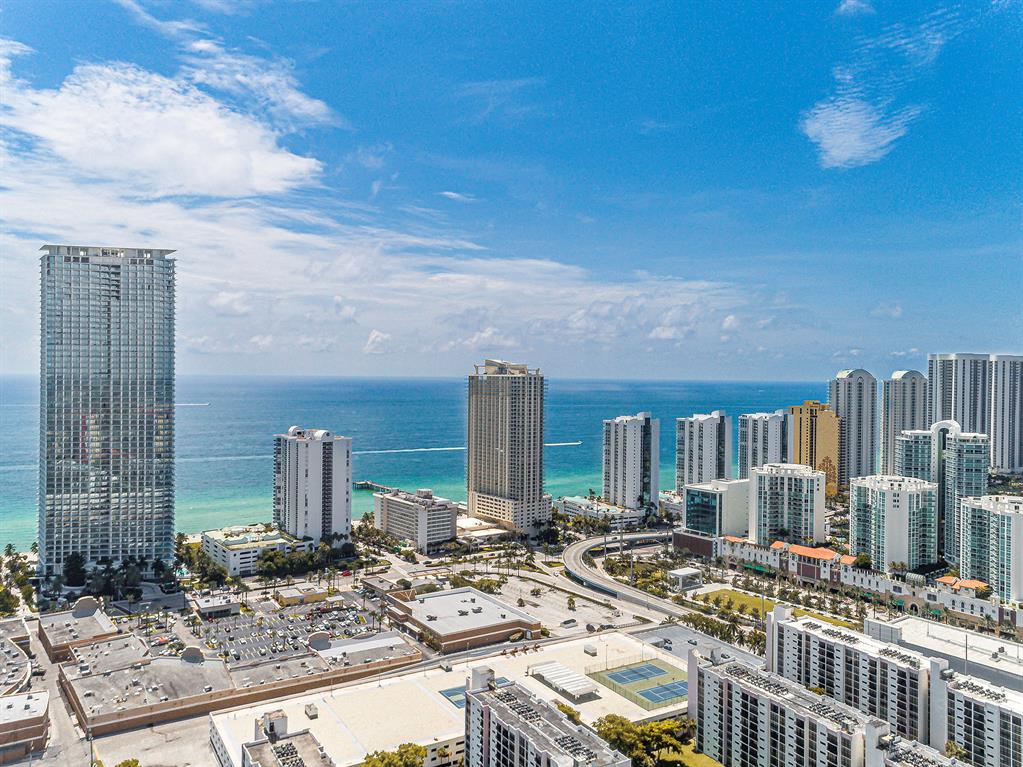 GOLDEN BAY CLUB CONDO - Residential