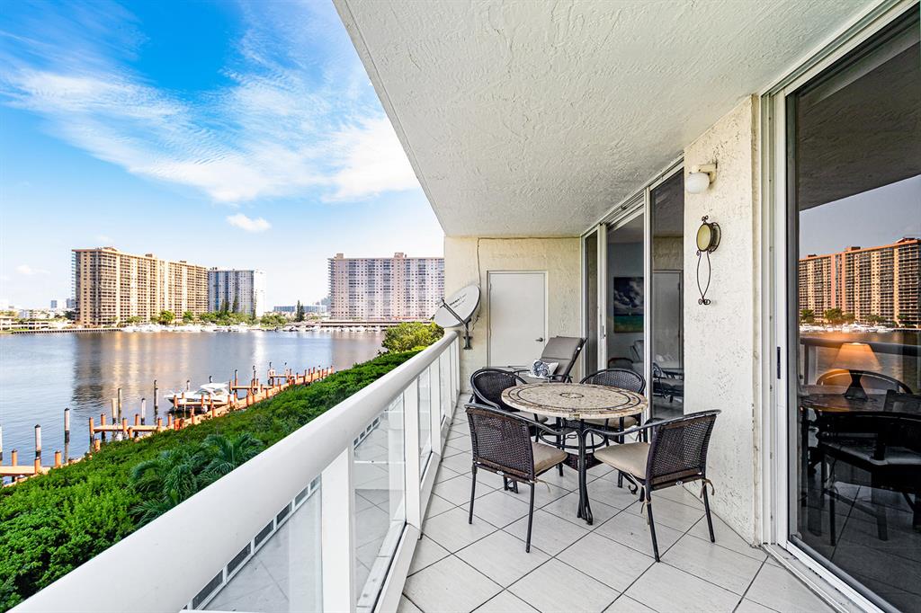 GOLDEN BAY CLUB CONDO - Residential