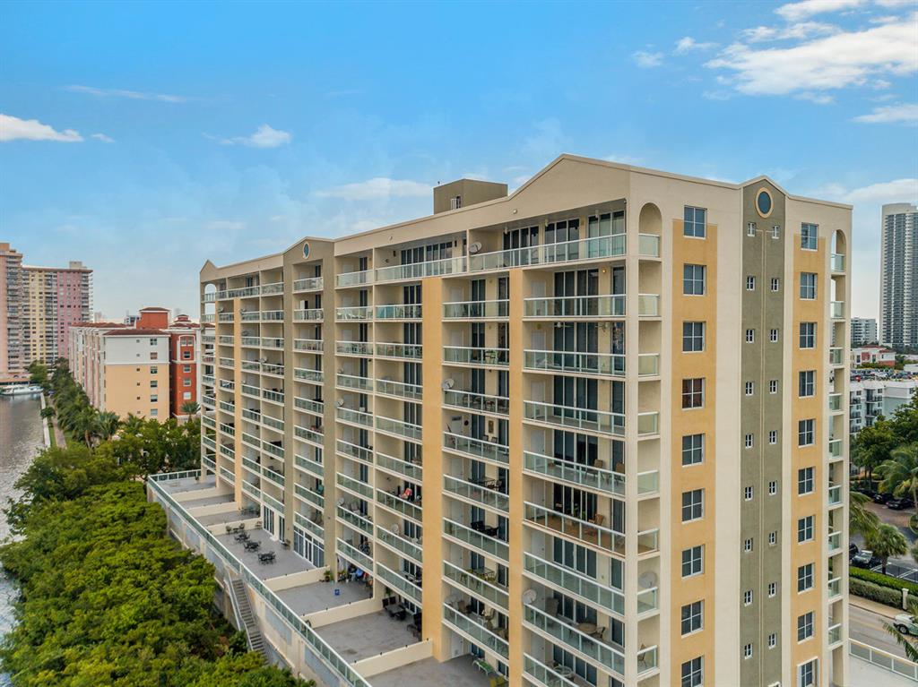 GOLDEN BAY CLUB CONDO - Residential