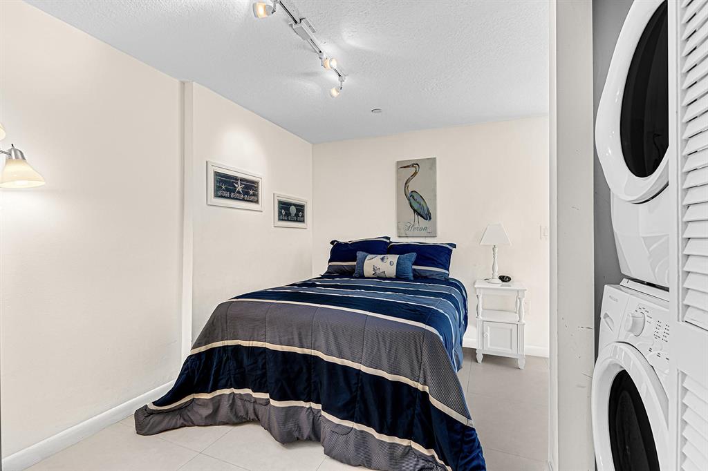 GOLDEN BAY CLUB CONDO - Residential