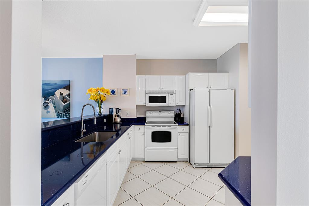 GOLDEN BAY CLUB CONDO - Residential