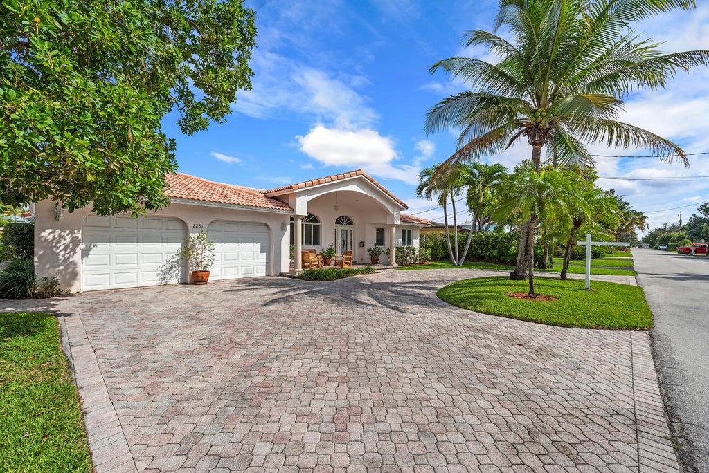 Photo of 2281 SE 11th Street, Pompano Beach, FL 33062 (MLS # R10779375)