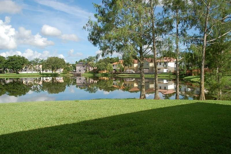 Quatraine at Jacaranda - Residential