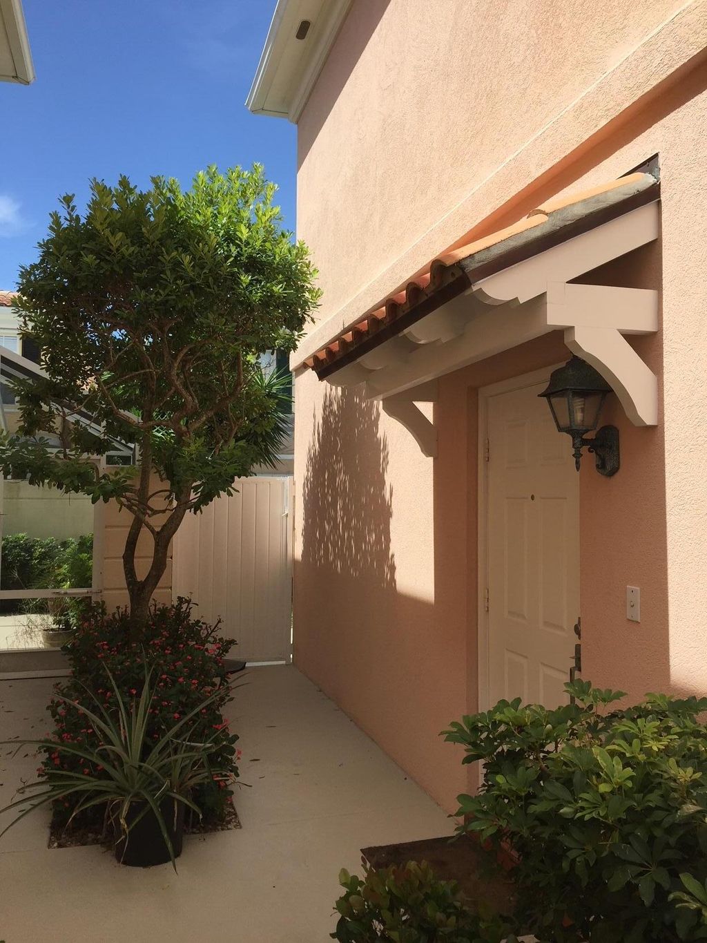 Photo of 28 Live Oak Circle, Tequesta, FL 33469 (MLS # R11056788)