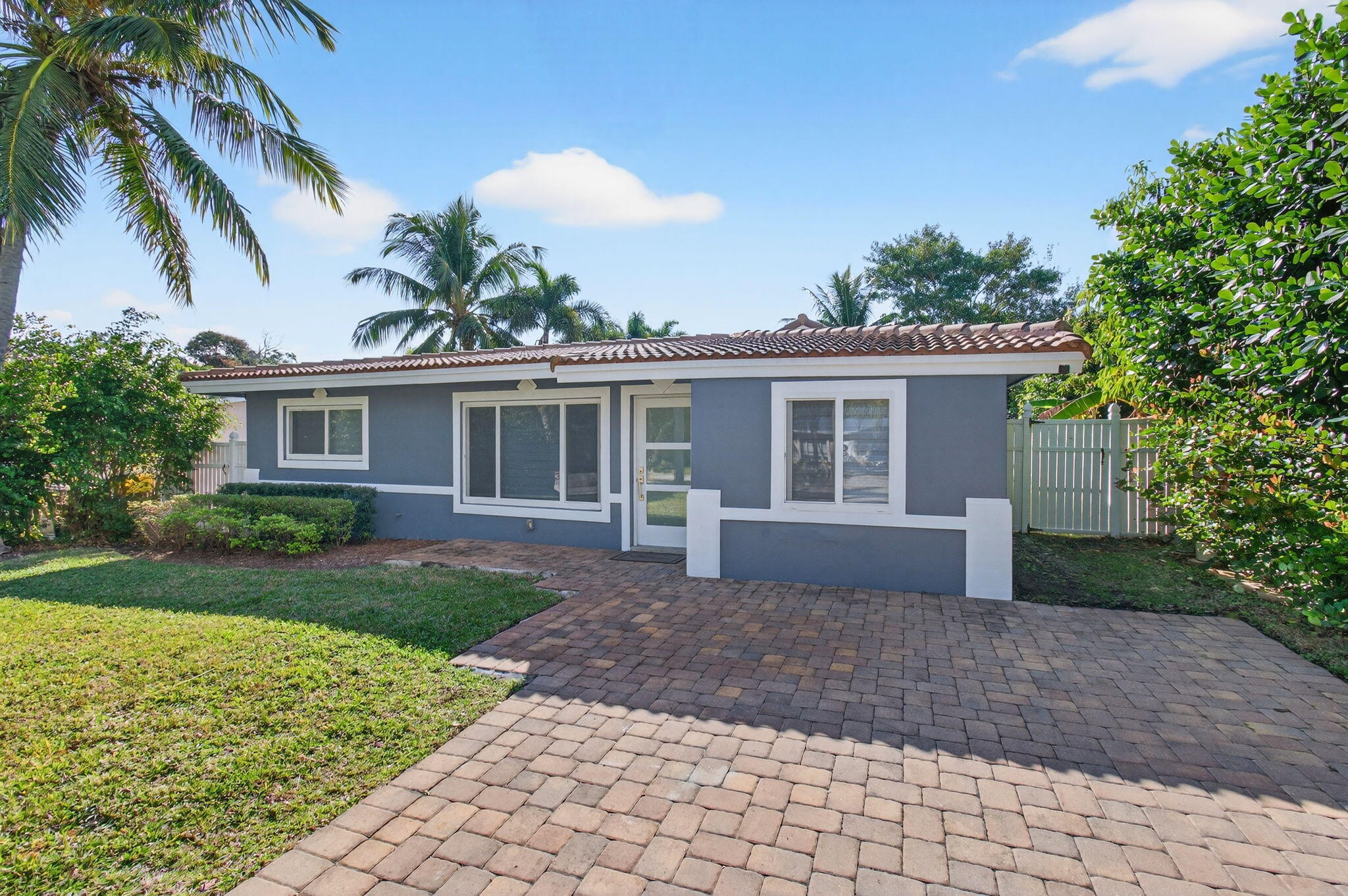 BOCA RATONE HGHTS - Residential
