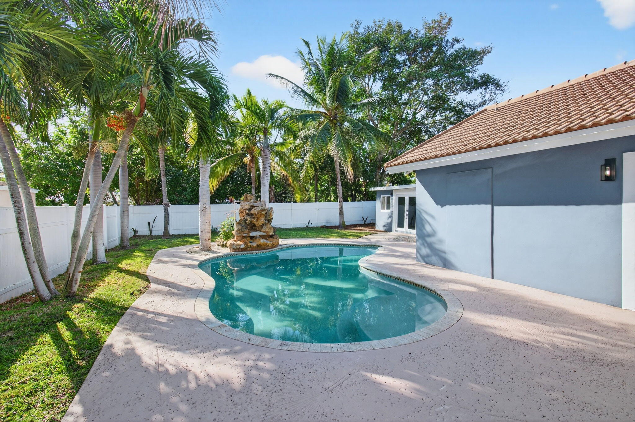 BOCA RATONE HGHTS - Residential