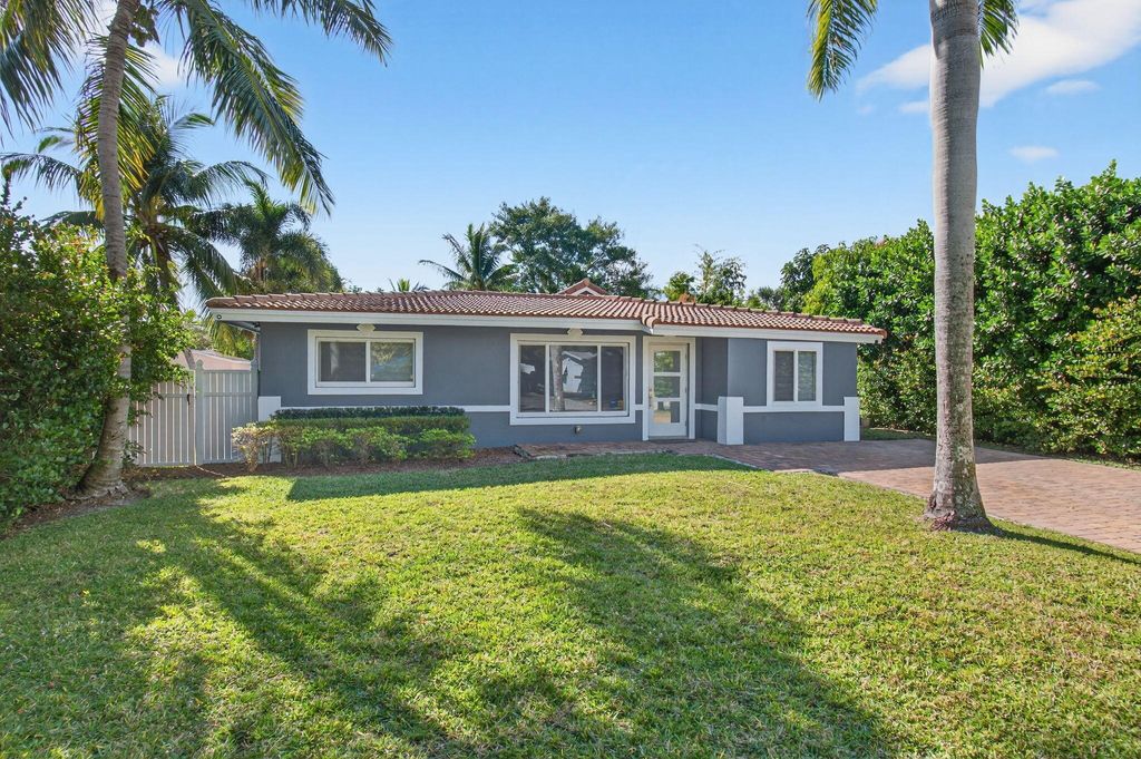 Photo of 360 SW 2nd Street, Boca Raton, FL 33432 (MLS # B26023001)