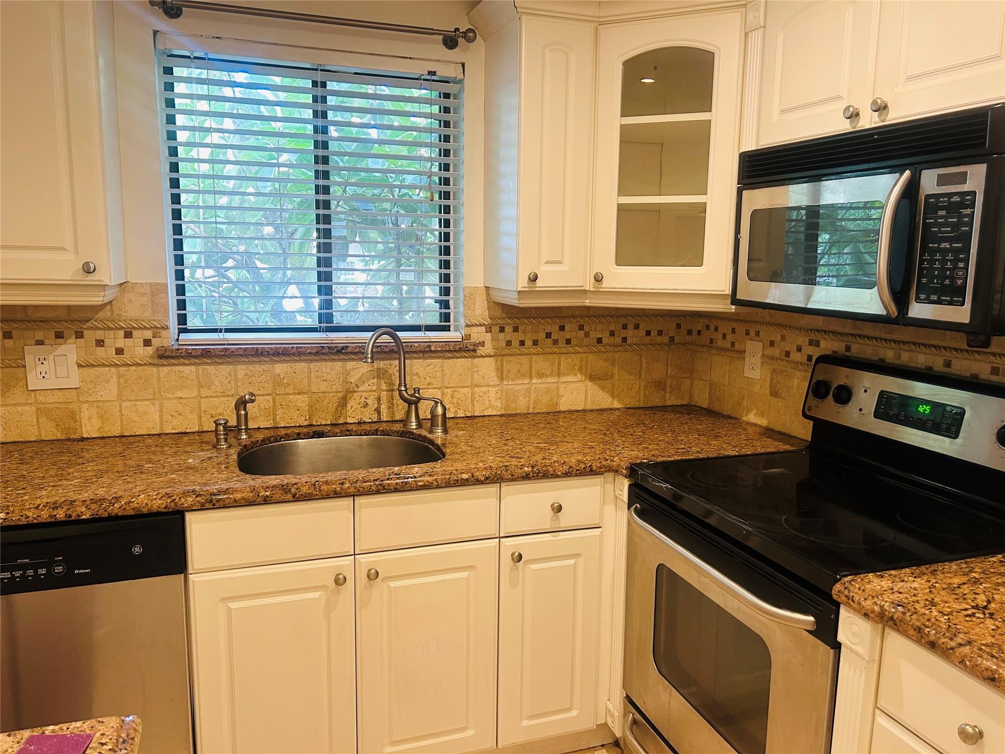 Village Townhouse-Pompano - Residential Lease