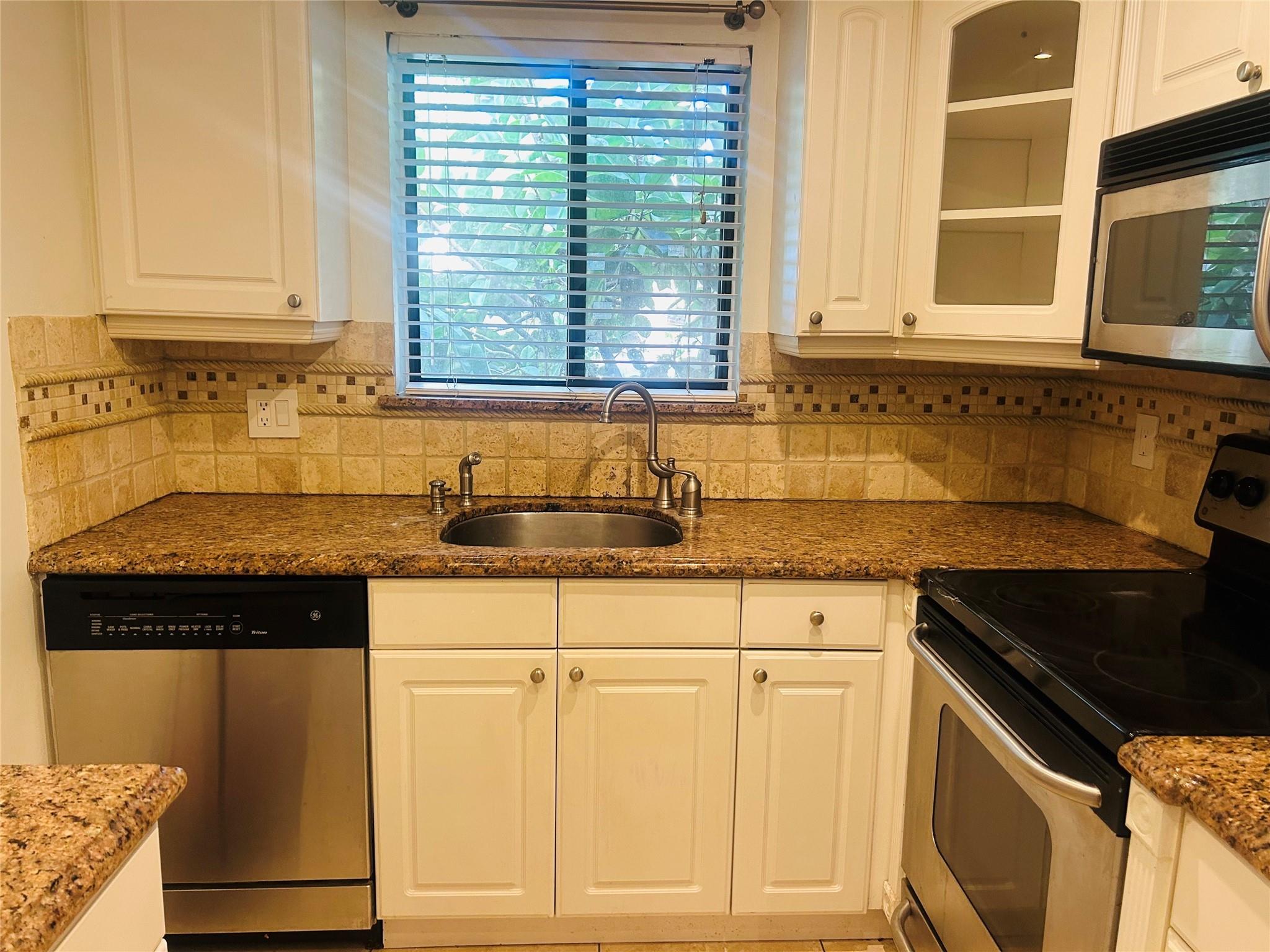 Village Townhouse-Pompano - Residential Lease