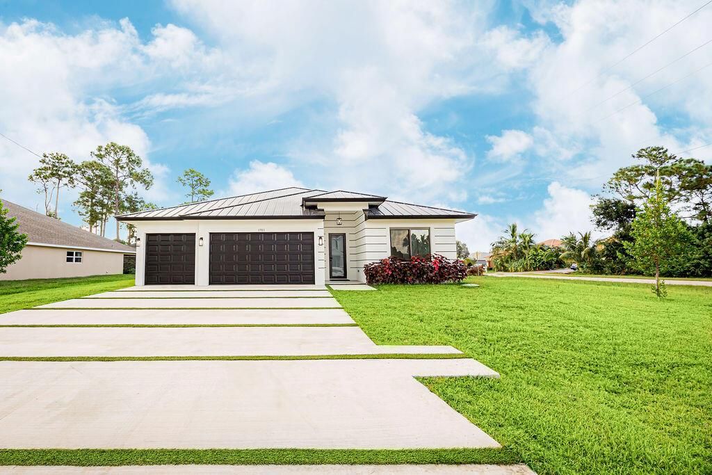 Photo of 1701 SW Cannon Avenue, Port Saint Lucie, FL 34953 (MLS # R11127081)
