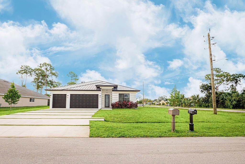 Photo of 1701 SW Cannon Avenue, Port Saint Lucie, FL 34953 (MLS # R11127081)