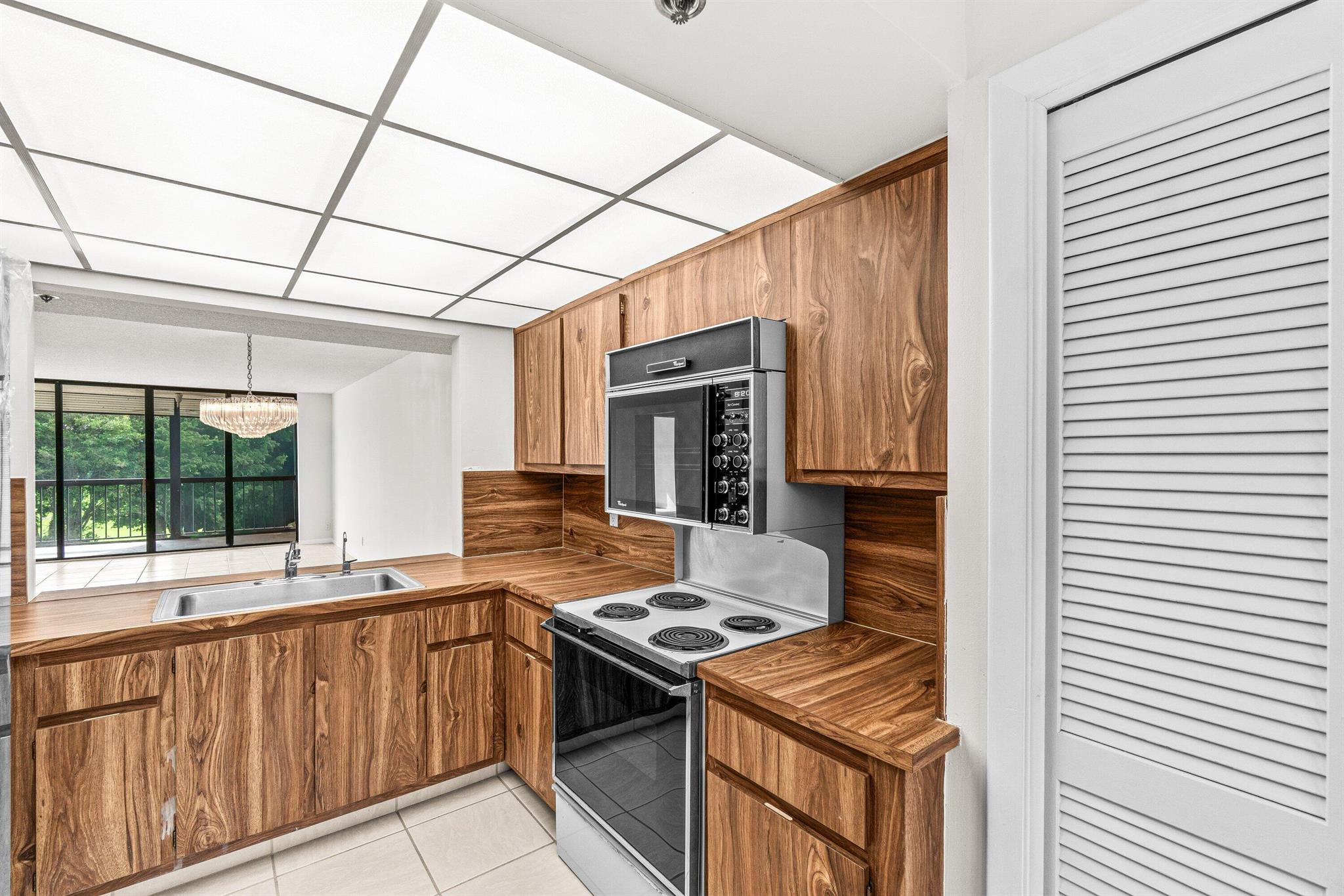 GLENS CONDO - Residential