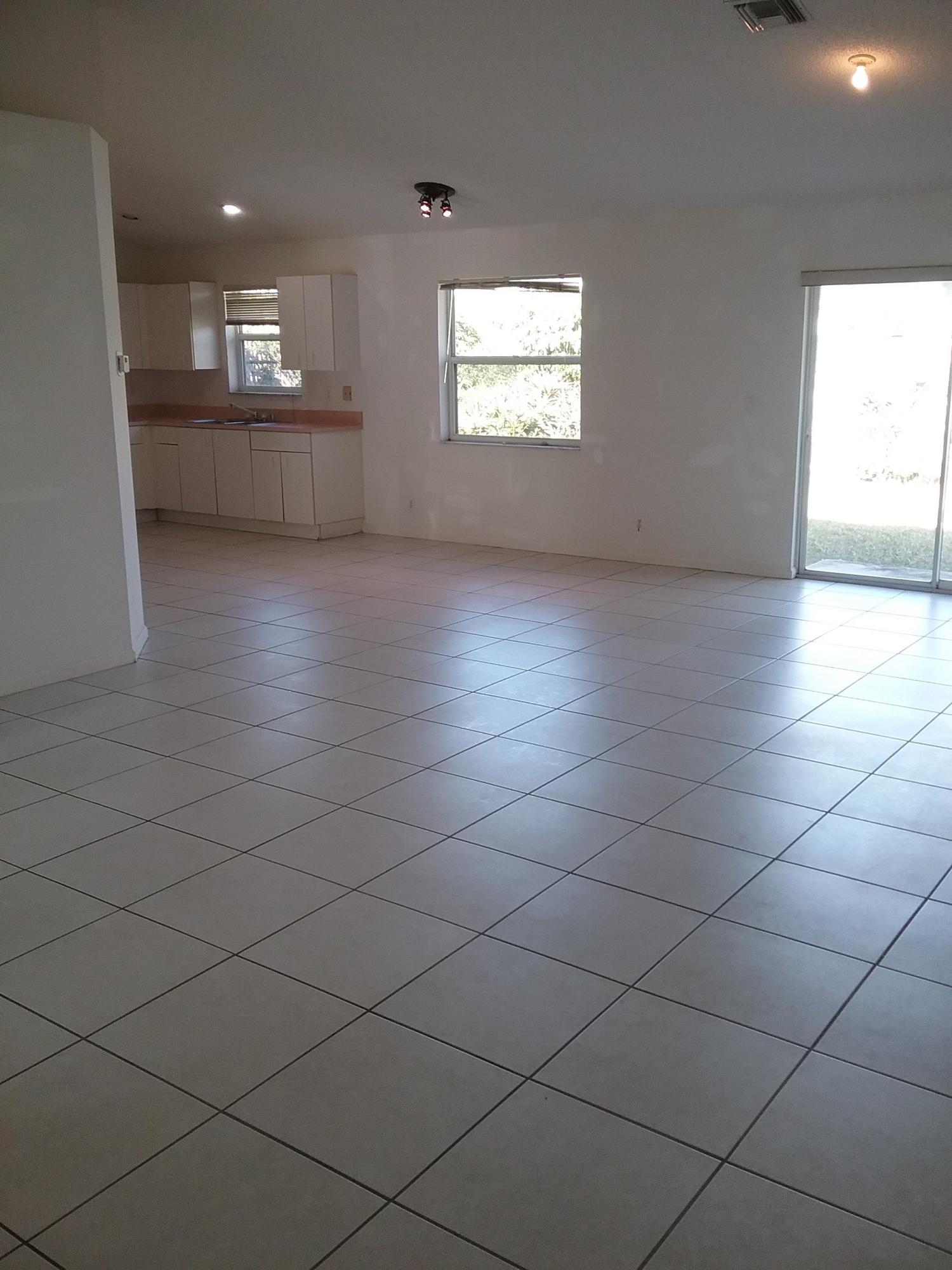 OLIVE TREE PAR 6C - Residential Lease