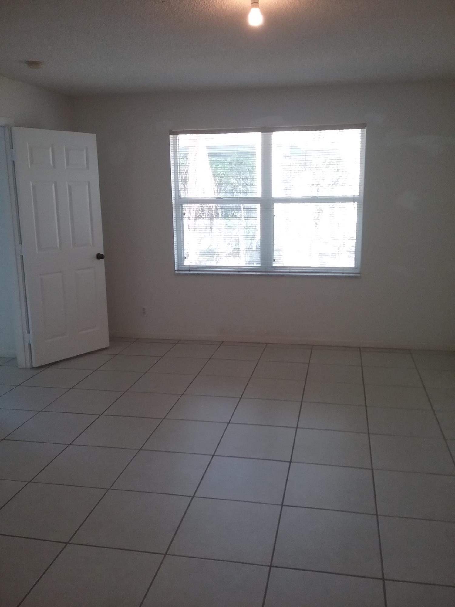 OLIVE TREE PAR 6C - Residential Lease