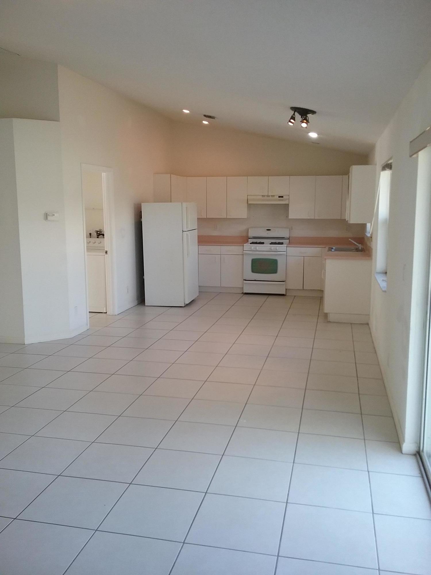 OLIVE TREE PAR 6C - Residential Lease