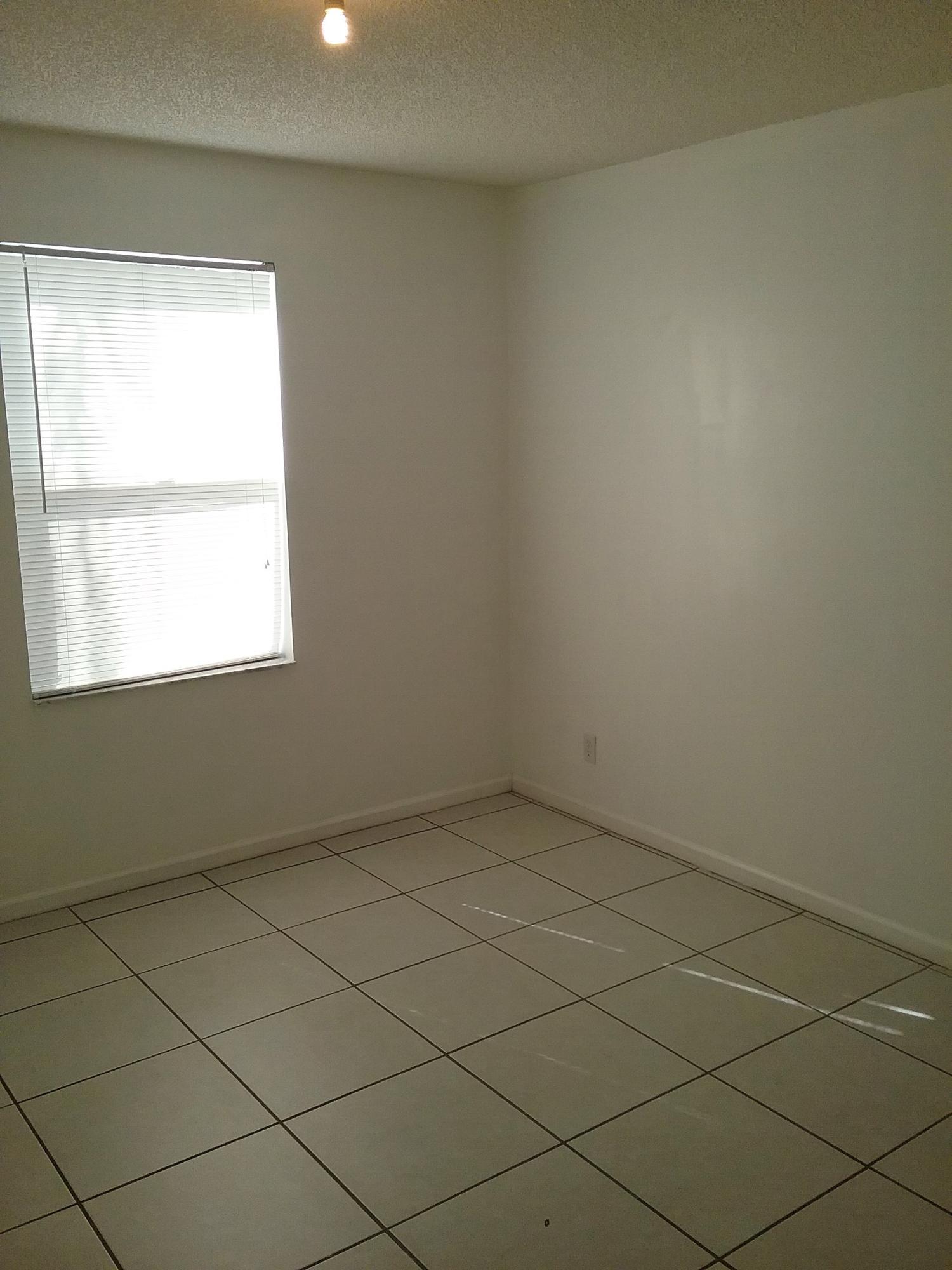 OLIVE TREE PAR 6C - Residential Lease