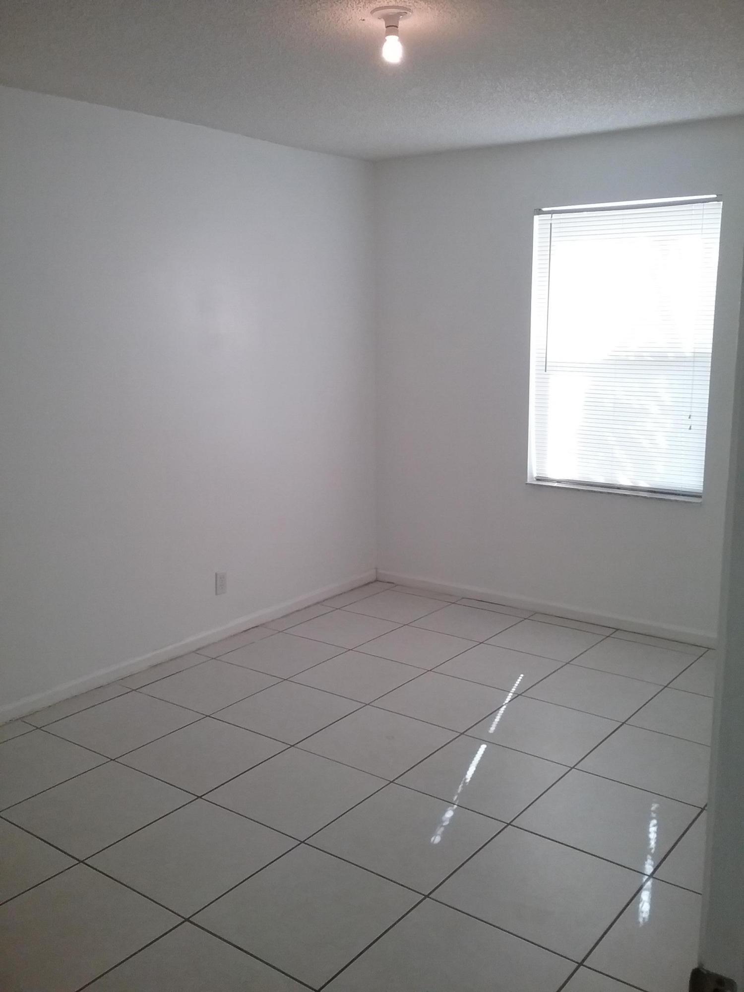 OLIVE TREE PAR 6C - Residential Lease